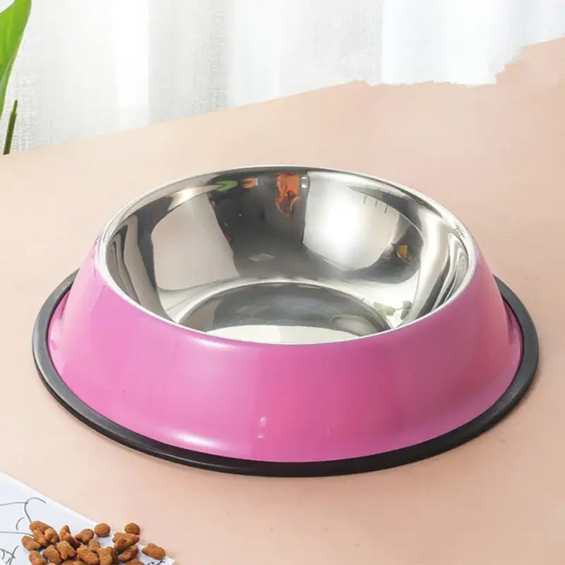 Gamelle personnalisée pour chat en acier inoxydable durable - bol rose avec bord noir sur table