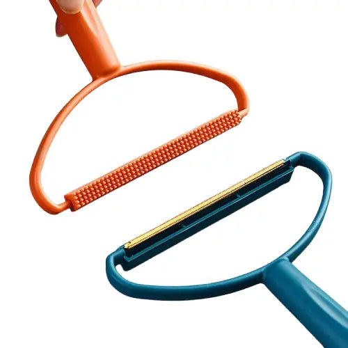 Brosse Anti Peluche Double Face sur sol, idéale pour des tissus impeccables Transparent Background
